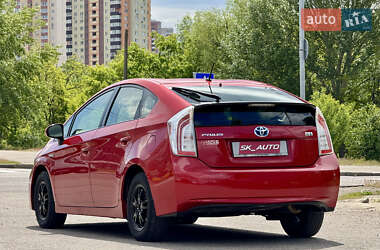 Хэтчбек Toyota Prius 2013 в 