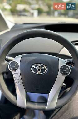 Хэтчбек Toyota Prius 2013 в Могилев-Подольске