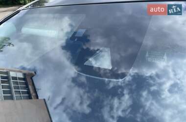 Хэтчбек Toyota Prius 2017 в 