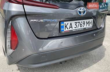 Хэтчбек Toyota Prius 2017 в 