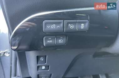 Хэтчбек Toyota Prius 2017 в 