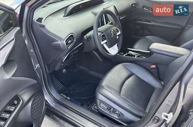 Хэтчбек Toyota Prius 2017 в 