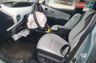 Хэтчбек Toyota Prius 2017 в 