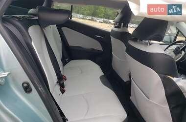Хэтчбек Toyota Prius 2017 в 