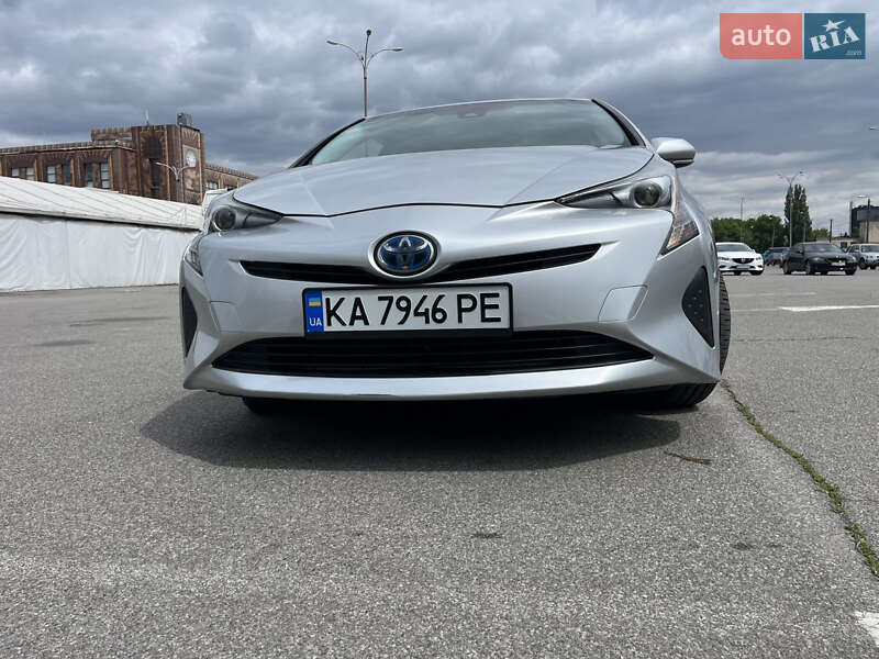 Хетчбек Toyota Prius 2016 в Києві
