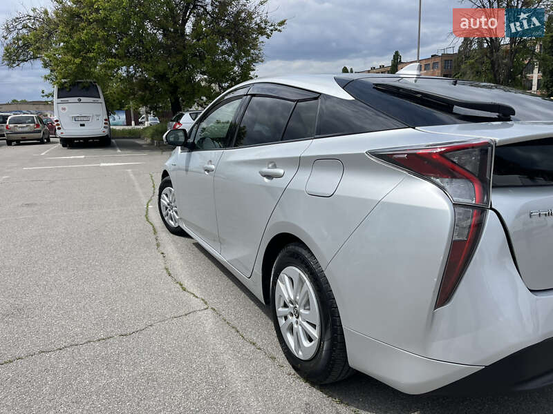 Хетчбек Toyota Prius 2016 в Києві