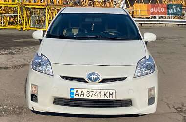 Хэтчбек Toyota Prius 2010 в 