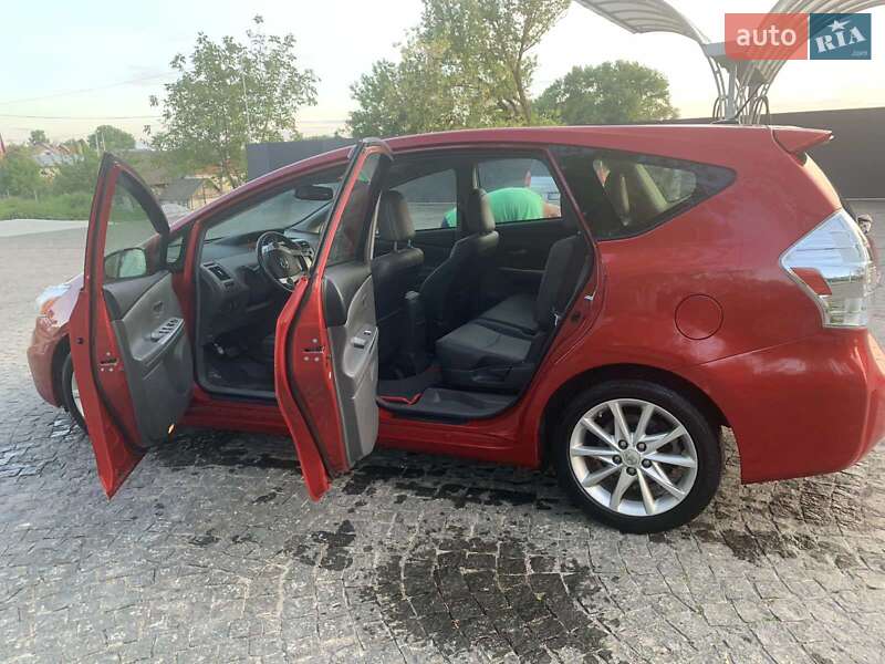Универсал Toyota Prius 2014 в Тернополе