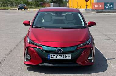 Хэтчбек Toyota Prius 2017 в 