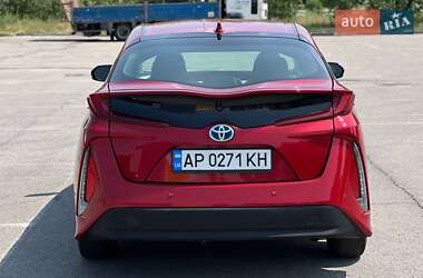 Хэтчбек Toyota Prius 2017 в 