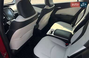 Хэтчбек Toyota Prius 2017 в 