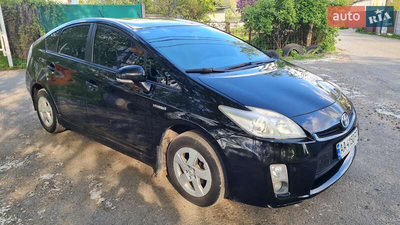 Хэтчбек Toyota Prius 2010 в 