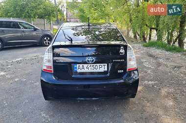 Хэтчбек Toyota Prius 2010 в 
