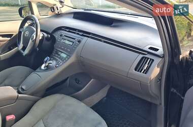 Хэтчбек Toyota Prius 2010 в 