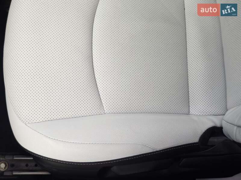 Хэтчбек Toyota Prius 2016 в Одессе