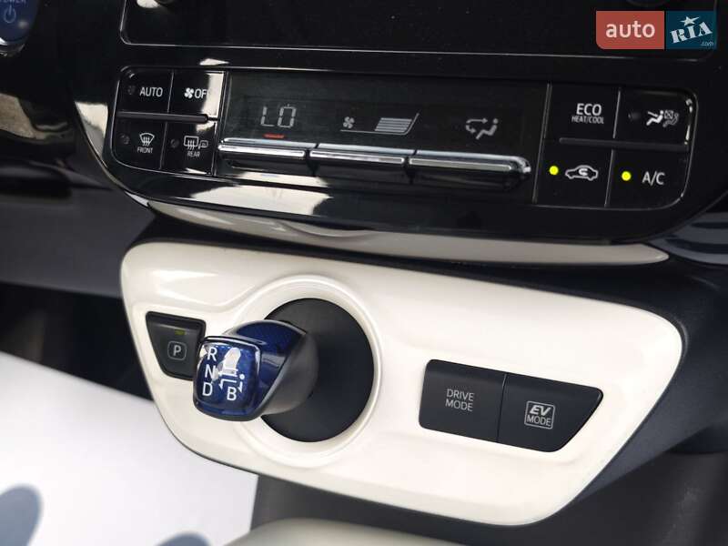 Хэтчбек Toyota Prius 2016 в Одессе