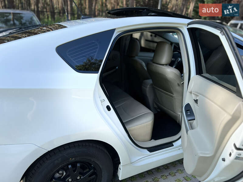 Хэтчбек Toyota Prius 2014 в Киеве