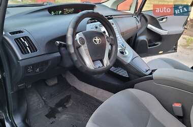 Хэтчбек Toyota Prius 2014 в 