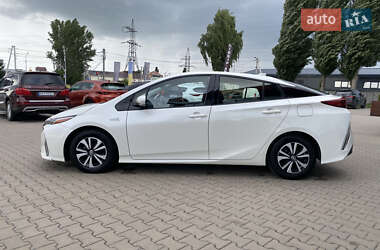 Хэтчбек Toyota Prius 2017 в 