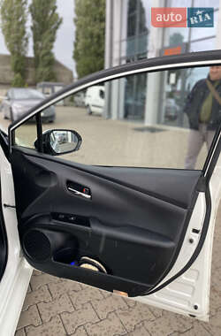 Хэтчбек Toyota Prius 2017 в 