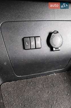 Хэтчбек Toyota Prius 2014 в 