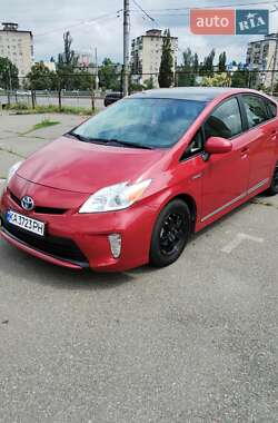 Хэтчбек Toyota Prius 2014 в 