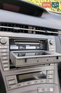Хэтчбек Toyota Prius 2014 в 