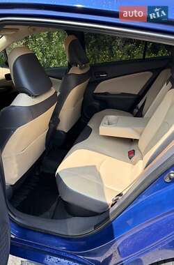 Хетчбек Toyota Prius 2016 в 