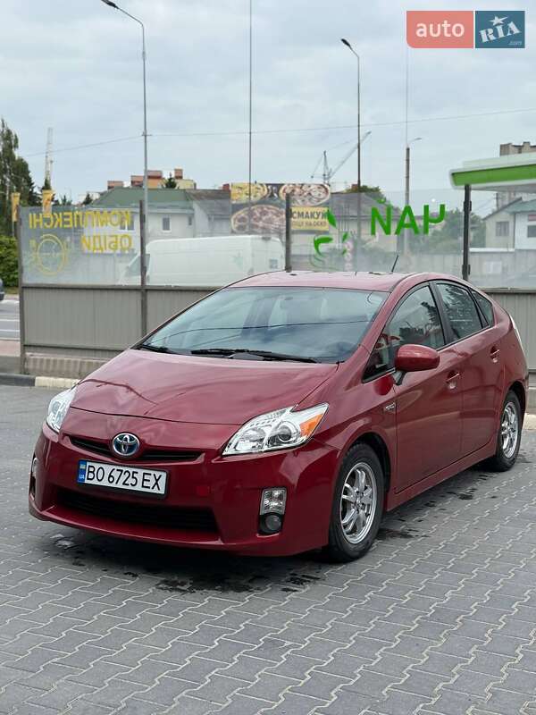 Хетчбек Toyota Prius 2010 в 