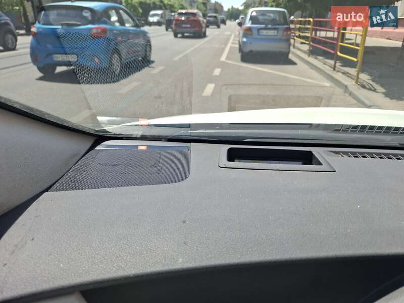 Хэтчбек Toyota Prius 2017 в Одессе