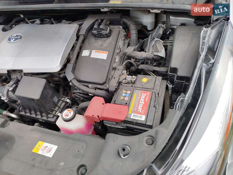 Хетчбек Toyota Prius 2016 в Фастові