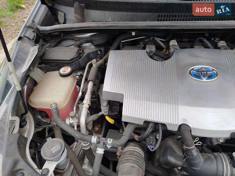 Хетчбек Toyota Prius 2016 в Фастові