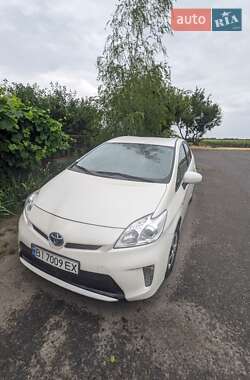 Хэтчбек Toyota Prius 2014 в 