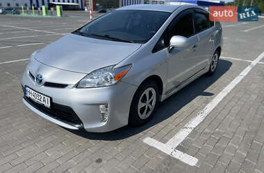 Хэтчбек Toyota Prius 2014 в 