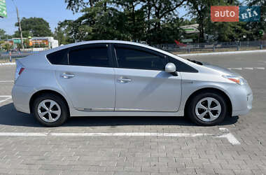 Хэтчбек Toyota Prius 2014 в 