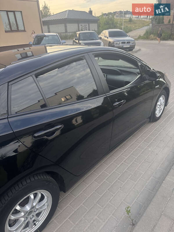 Хэтчбек Toyota Prius 2022 в Киеве