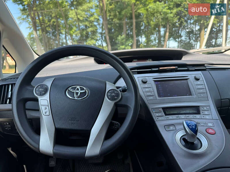Хэтчбек Toyota Prius 2014 в Львове