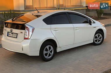 Хэтчбек Toyota Prius 2012 в 