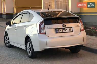 Хэтчбек Toyota Prius 2012 в 