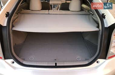 Хэтчбек Toyota Prius 2012 в 