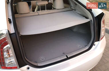 Хэтчбек Toyota Prius 2012 в 