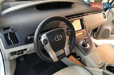 Хэтчбек Toyota Prius 2012 в 