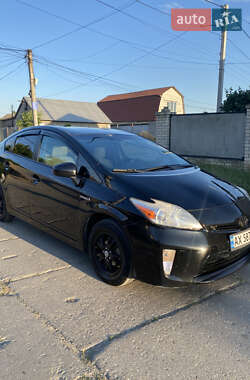 Хэтчбек Toyota Prius 2015 в 
