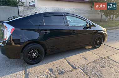 Хэтчбек Toyota Prius 2015 в 