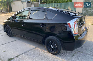 Хэтчбек Toyota Prius 2015 в 