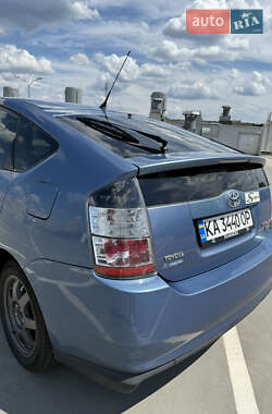 Хетчбек Toyota Prius 2005 в 