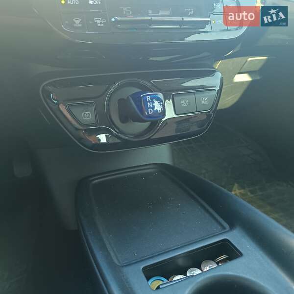 Хетчбек Toyota Prius 2022 в Дніпрі