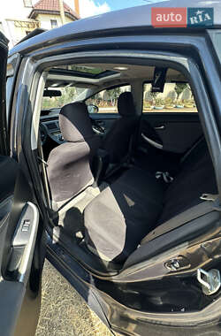 Хэтчбек Toyota Prius 2013 в 
