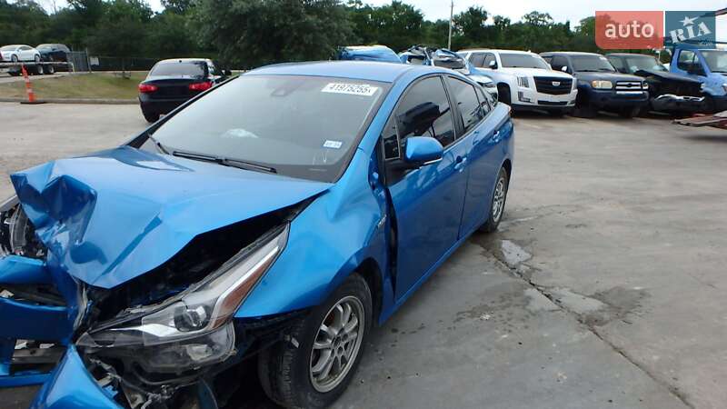 Хэтчбек Toyota Prius 2022 в 