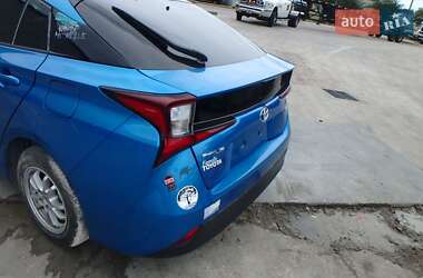 Хэтчбек Toyota Prius 2022 в 